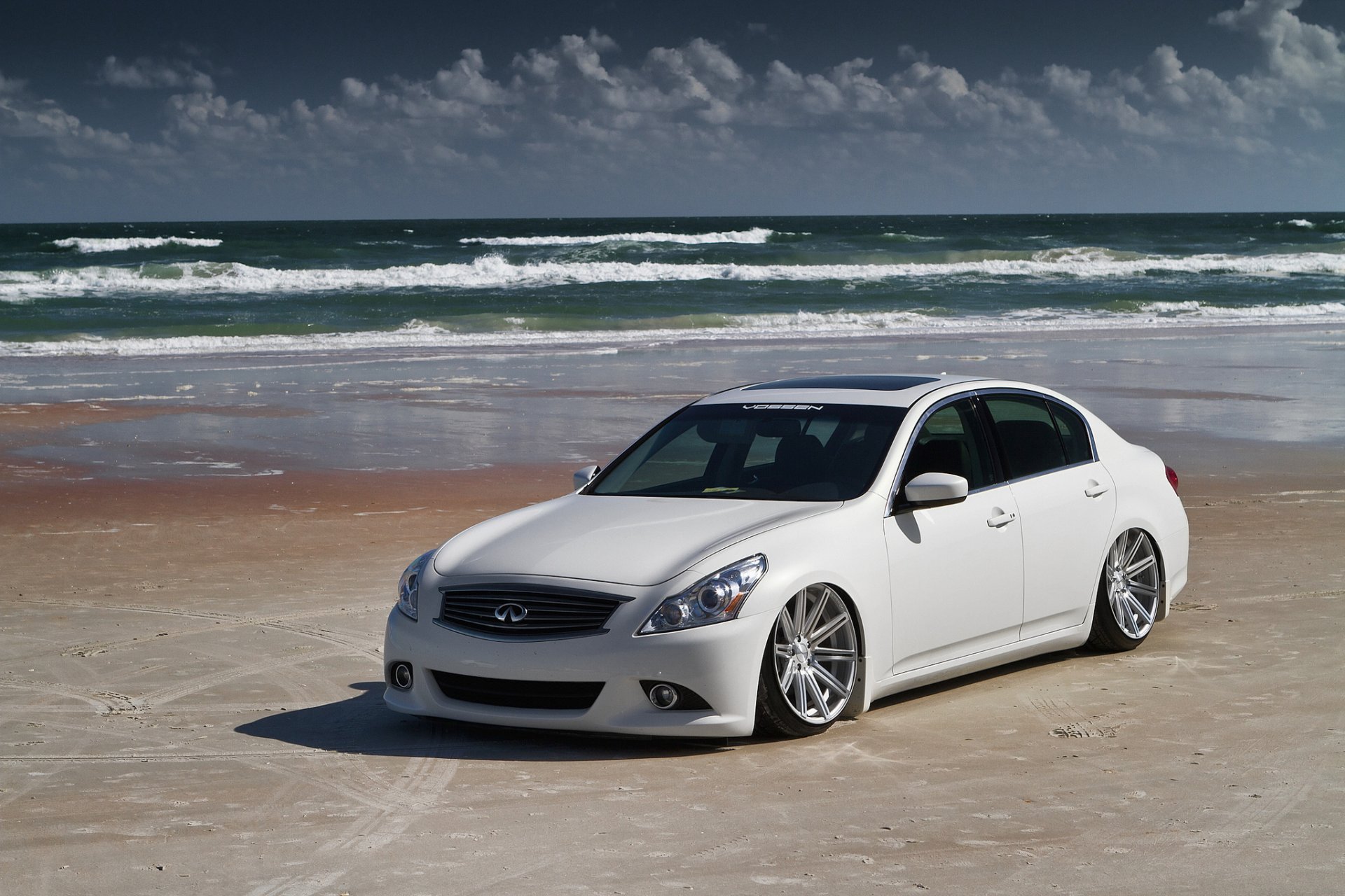 infiniti m37 biały tuning infiniti biały morze fale plaża