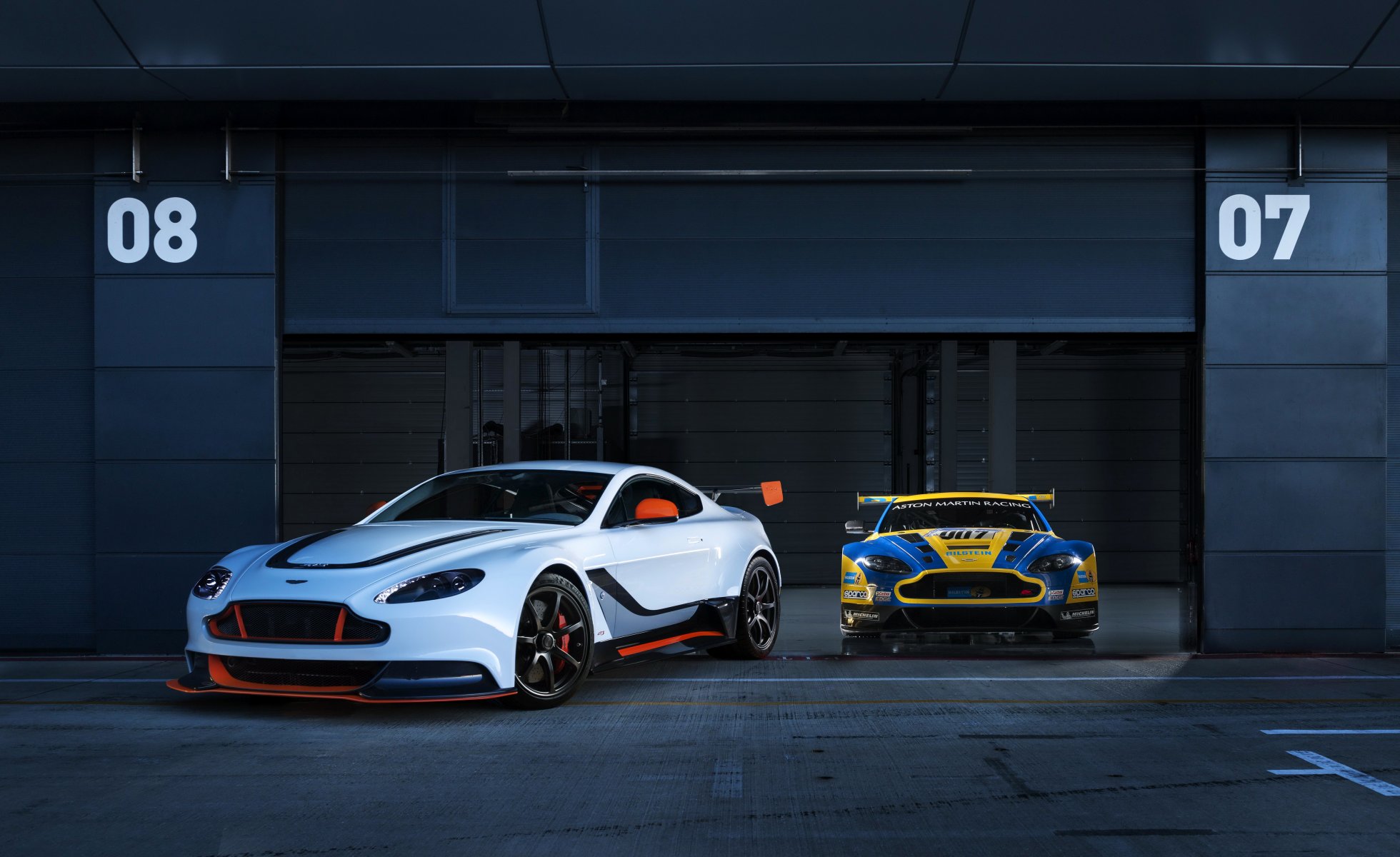 aston martin tuning 2015 vantage gt3 dos coches foto