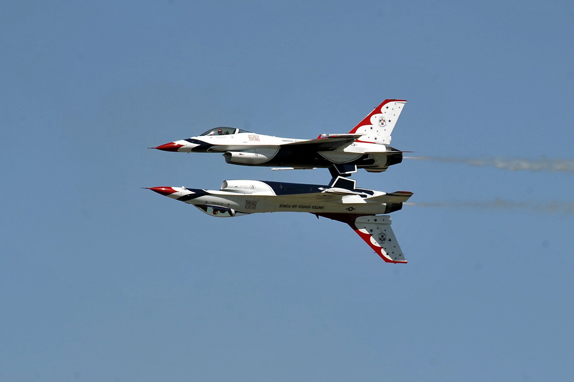 calypso petreles thunderbirds usaf fuerza aérea de los estados unidos fuerza aérea espejo equipo acrobático aviación vuelo cielo aire f-16 fighting falcon luchador avión equipo militar aviación militar aviación