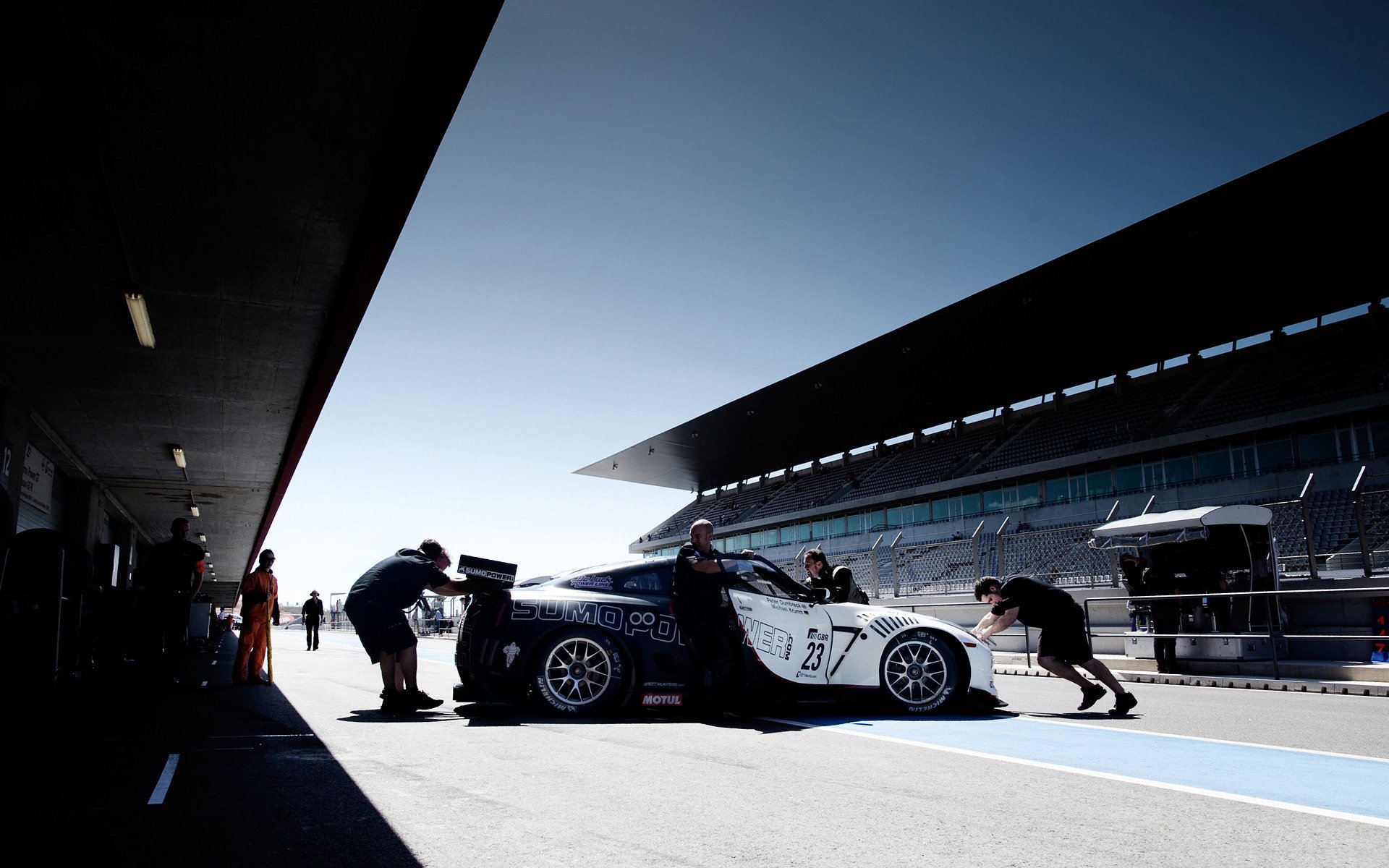 car racing deporte deporte carreras coche máquina carretillas hombre personas cajas deportes de motor audi tt cielo