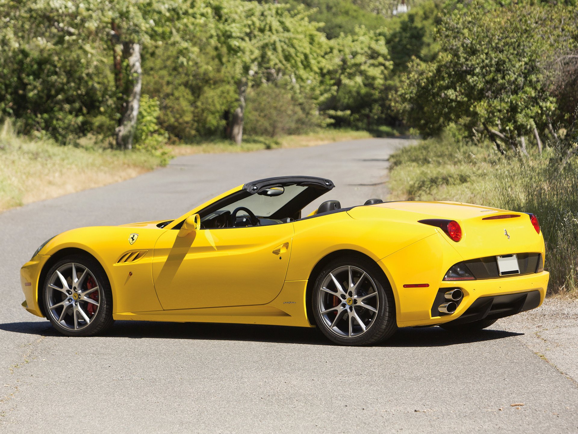 ferrari california auto giallo