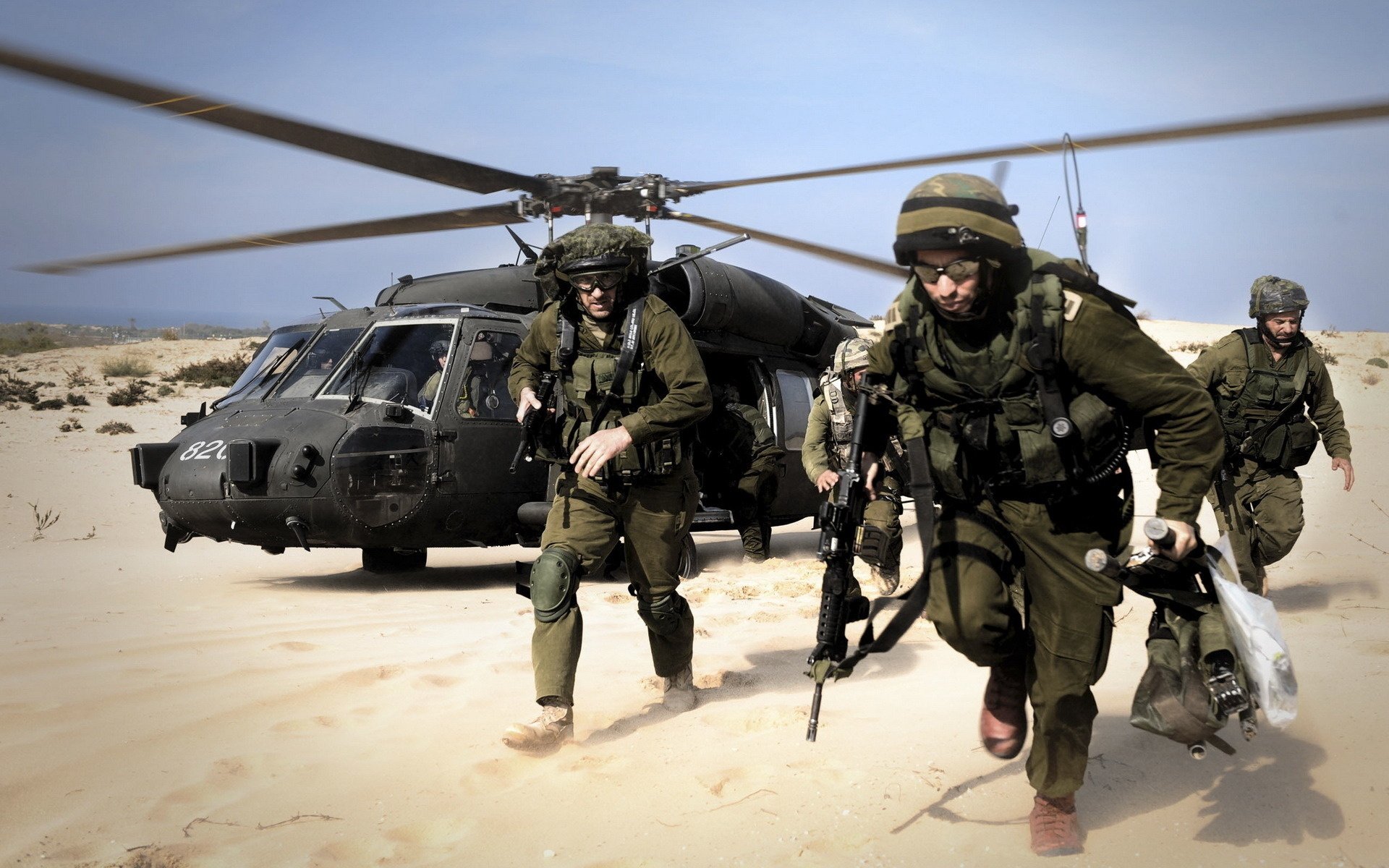 sbarco esercito israele deserto equipaggiamento militare aviazione militare