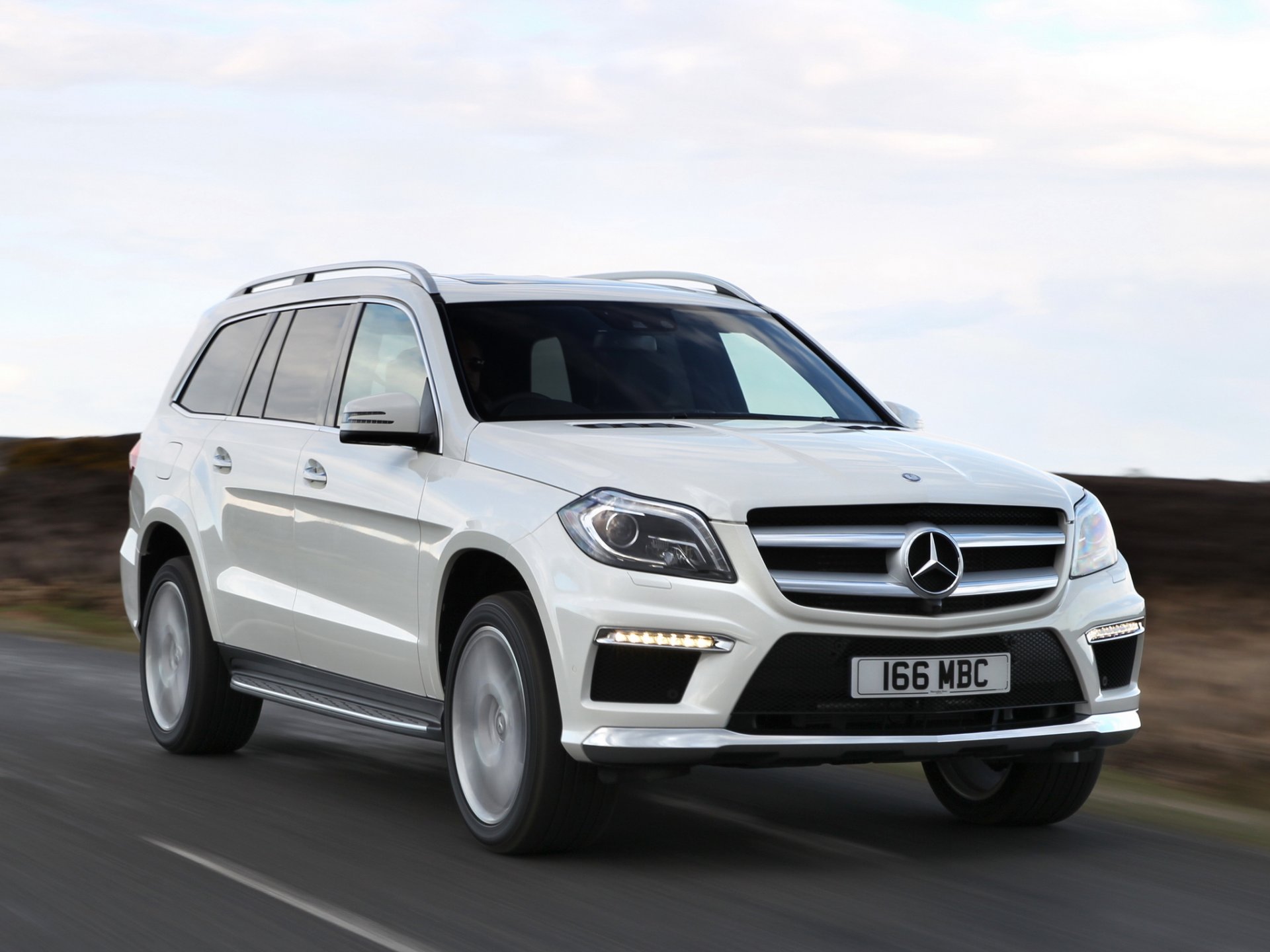 mercedes-benz gl 350 bluetec amg pakiet sportowy droga auto w ruchu