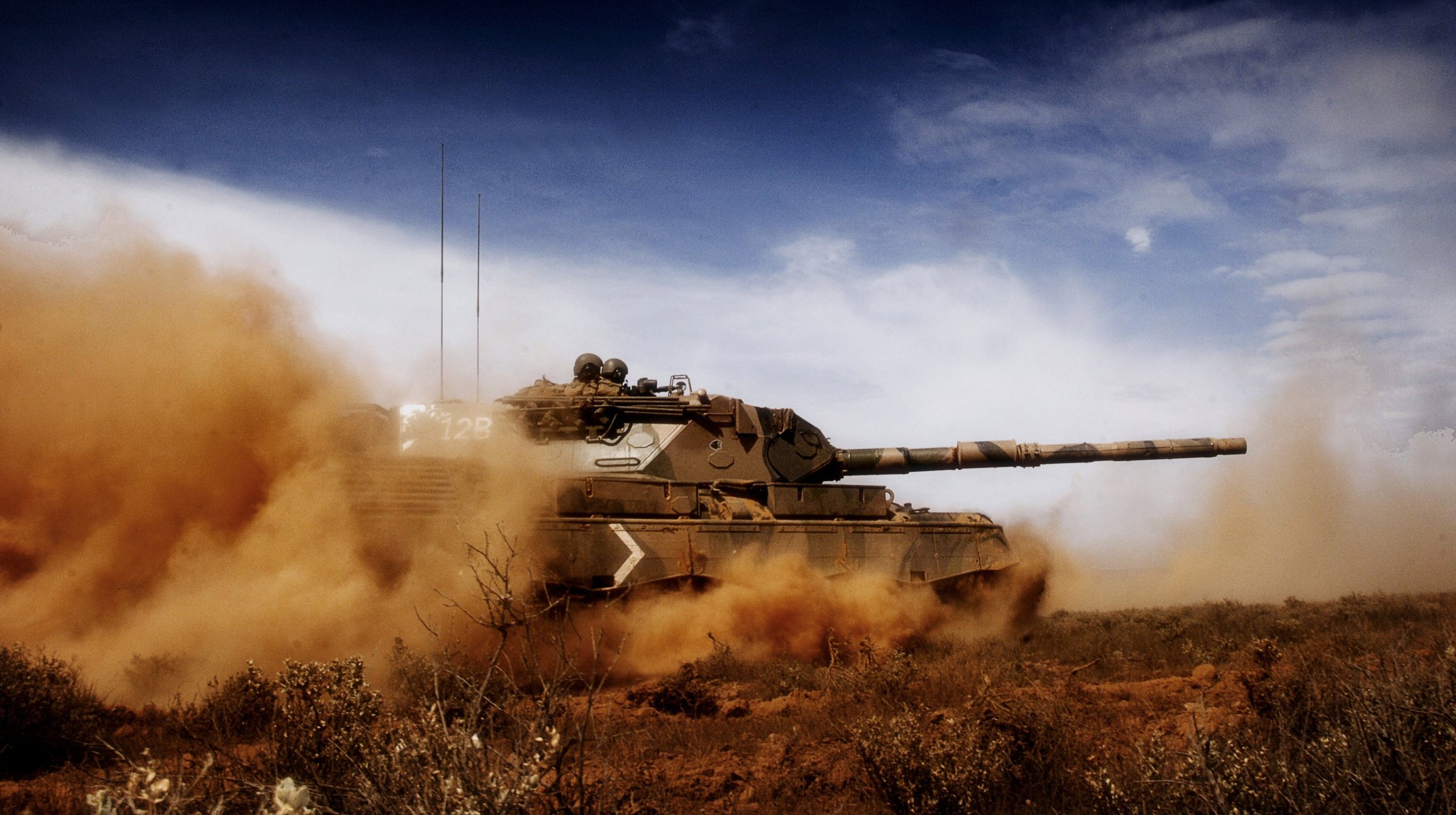 tank leopard leopard dust sky military equipment