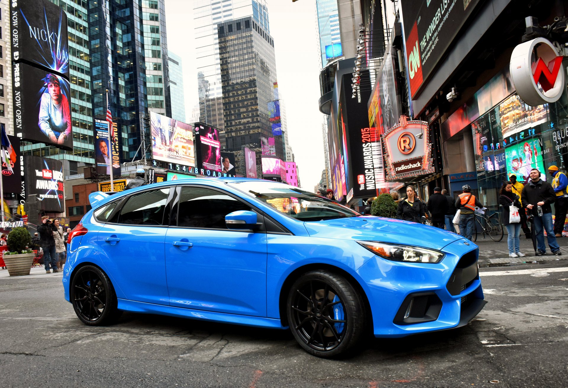 2015 ford focus sm usa-spec focus niebieski miasto ludzie