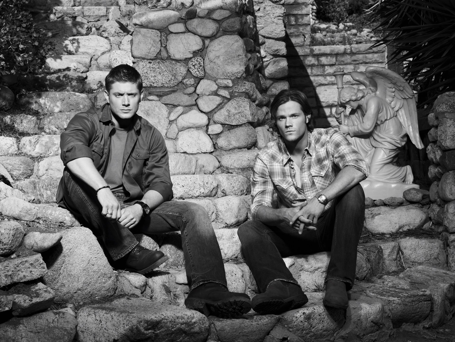 upernatural din ot zeus seriedad hombres sam bw foto sobrenatural piedras ángel reloj ojos cara blanco negro jensen ackles jared padalecki