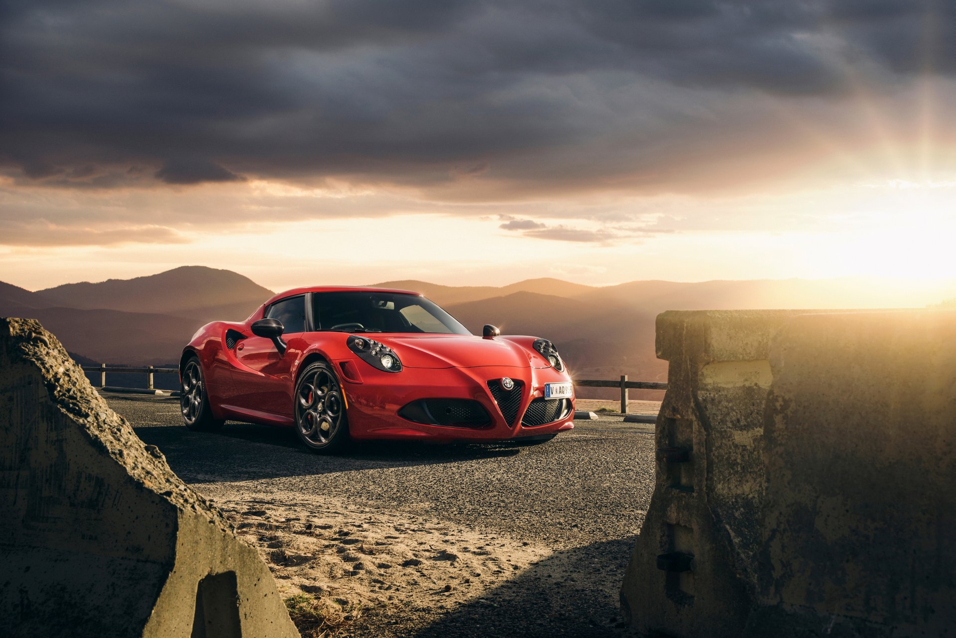 alfa romeo 4c lanzamiento edición 2015 deporte coche rojo puesta de sol frente