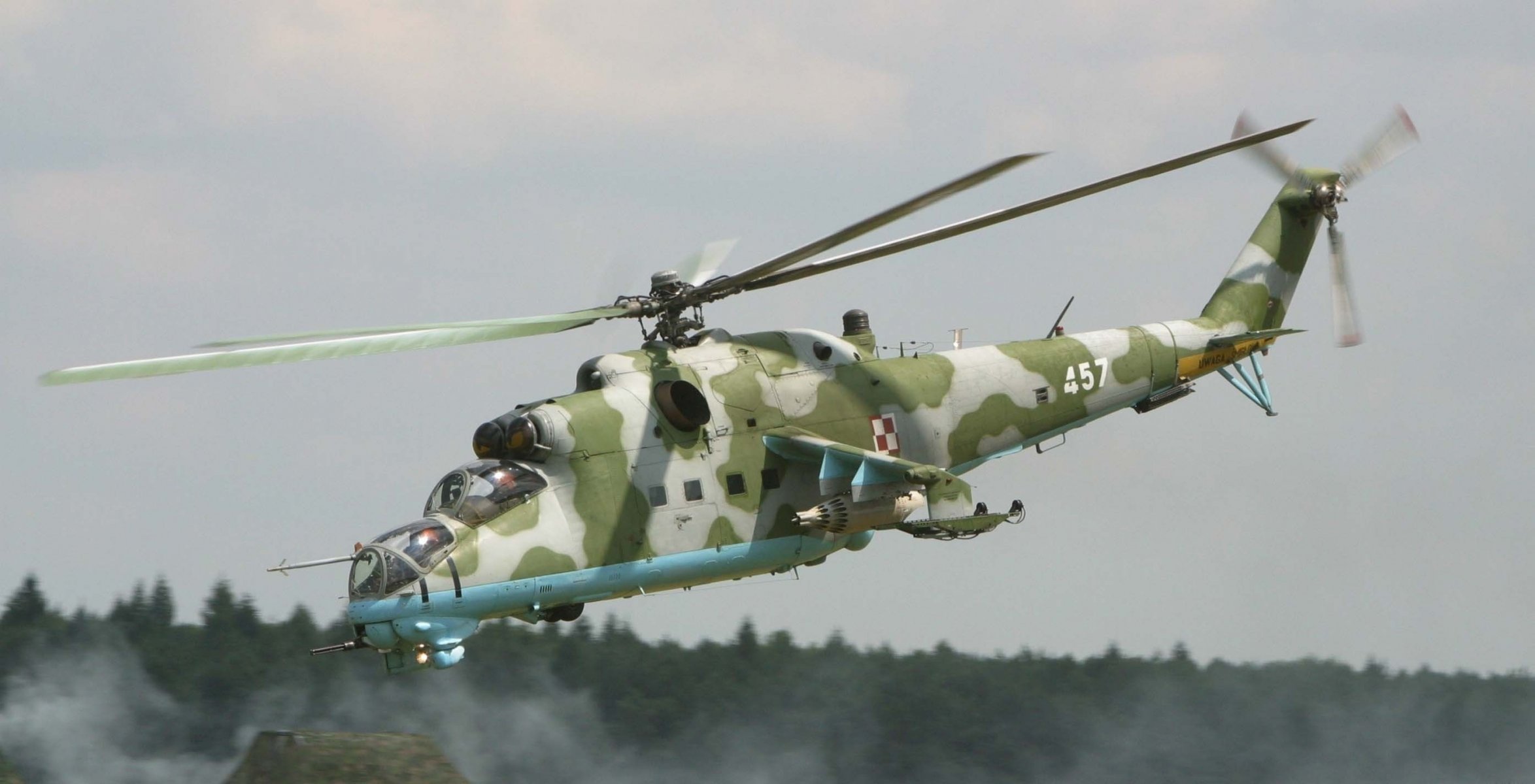 sovietico trasporto e combattimento elicottero mi-24 volo militare aviazione equipaggiamento militare aviazione aviazione militare trasporto aereo