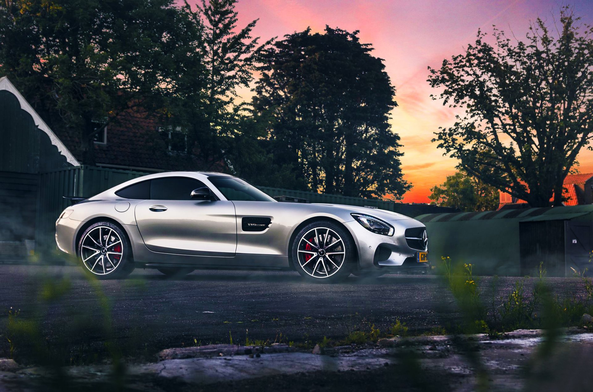 mercedes-benz amg gt s 2015 zachód słońca dym piękno jasny srebrny kolor supersamochód