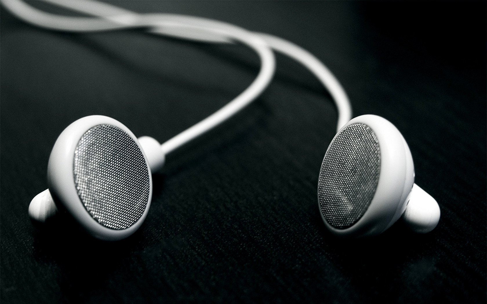 macro orejas blanco auriculares negro fondo música blanco negro