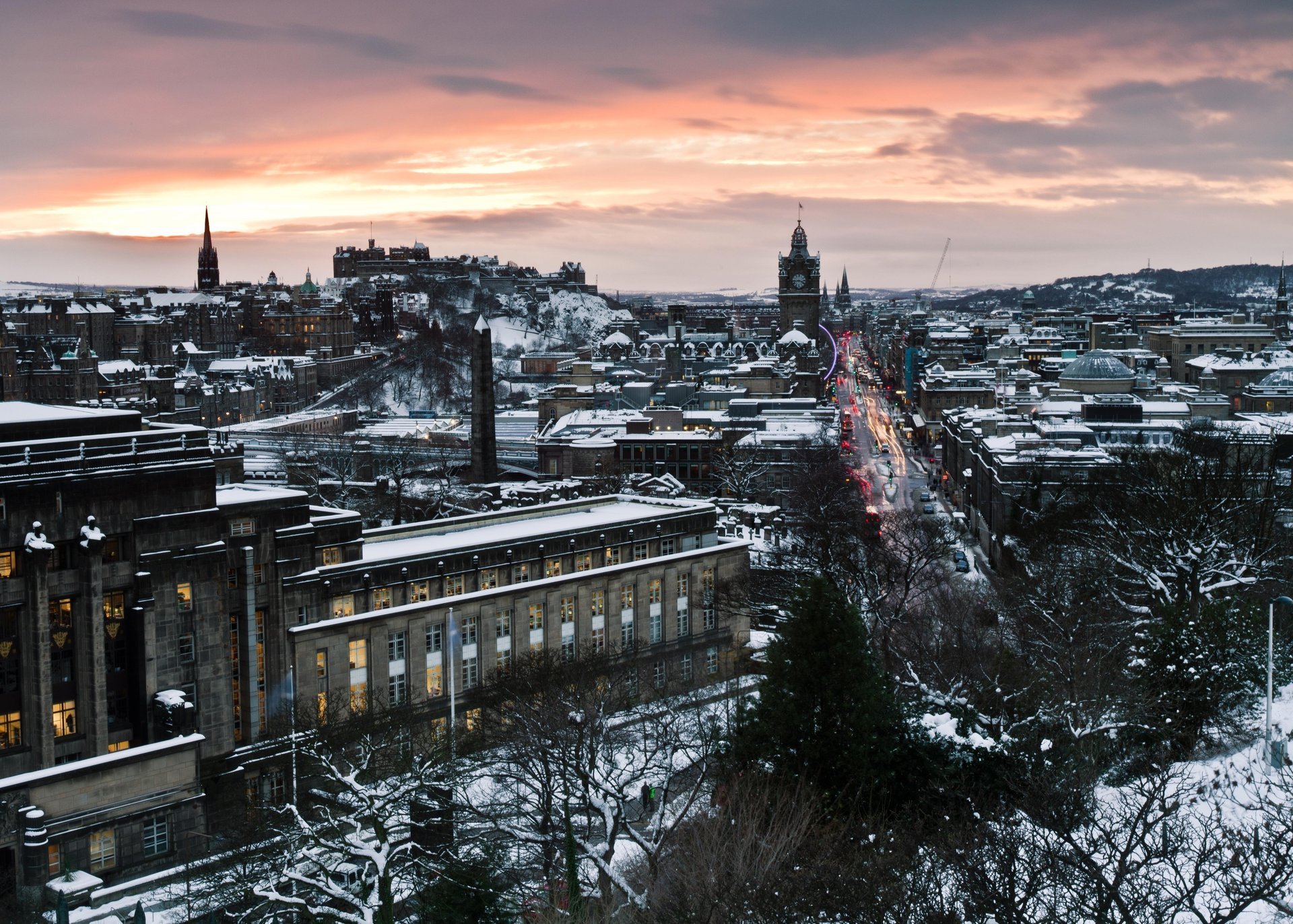 edinburgh edynburg scotland szkocja stolica wieczór ulica droga domy hotel miasta zachód słońca