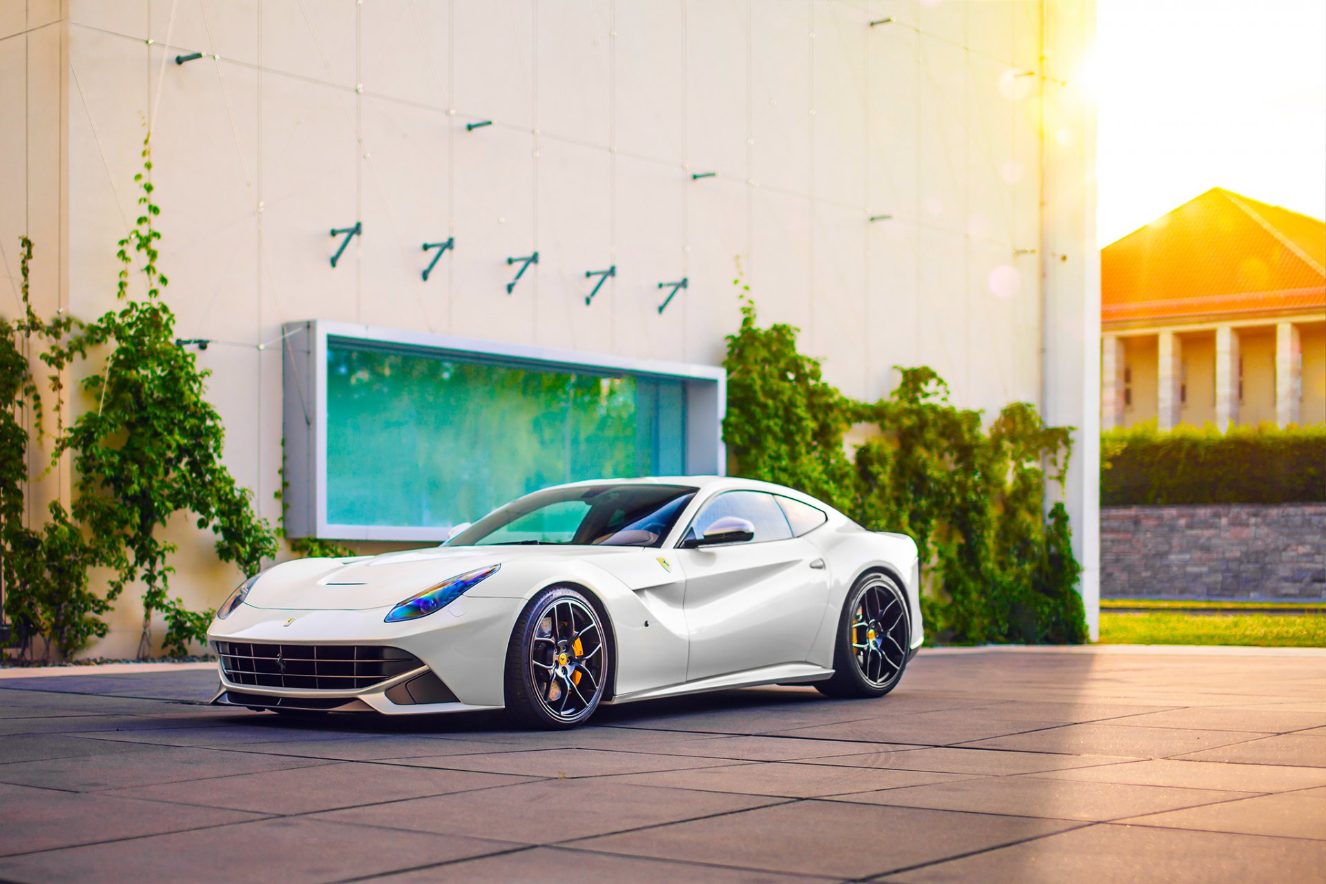 ferrari f12 berlinetta белый спорт автомобиль суперкар колеса солнце светло мощность передние