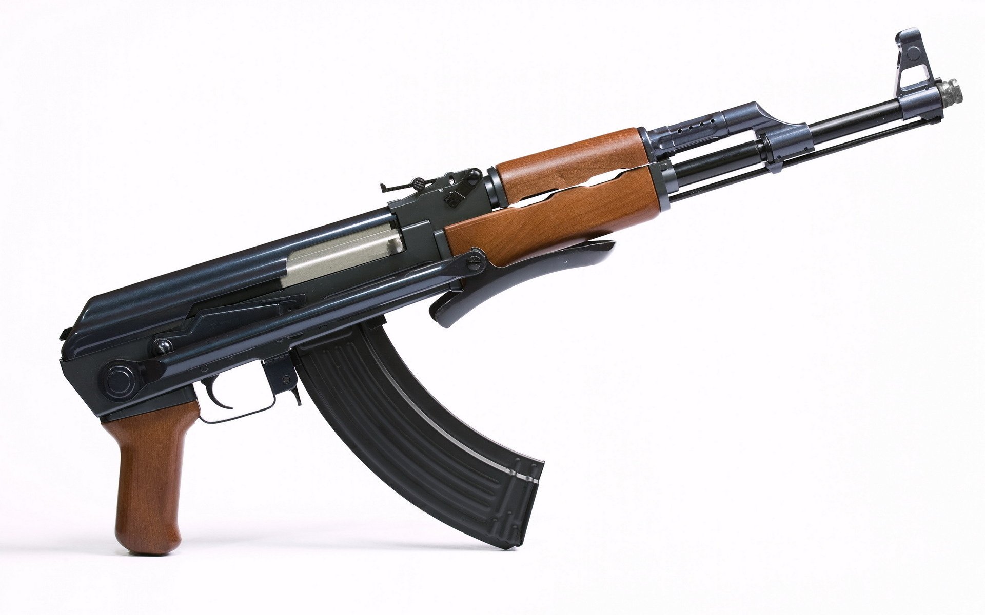 akc-47 fusil d assaut kalachnikov pliage tronc fond blanc arme