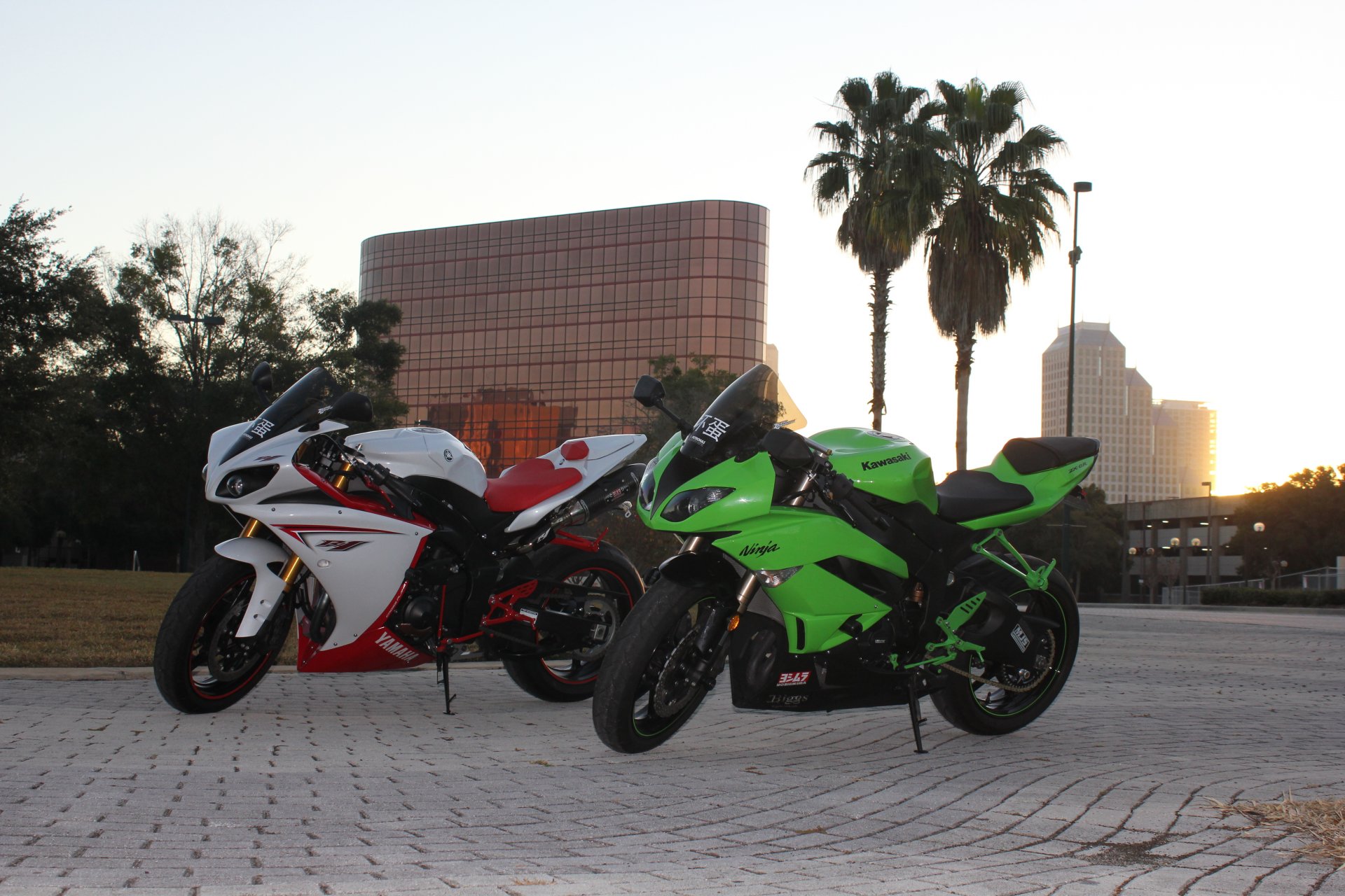 yamaha yzf-r1 white kawasaki ninja zx-6r green p1 yamaha kwasaki city palm tree