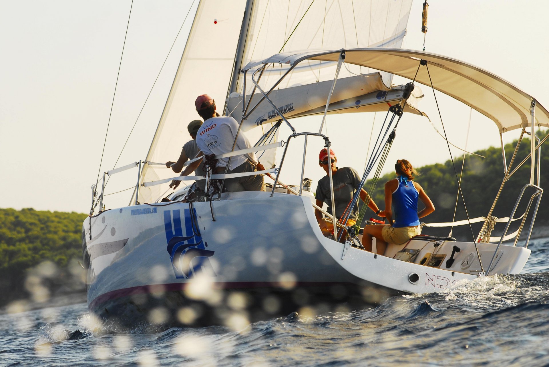 yate vela gente mar viento camino