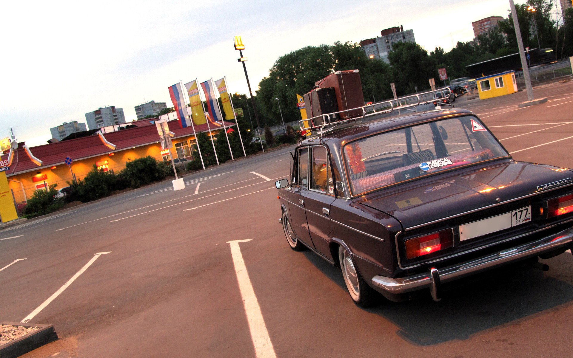 zhiguli 2106 lada vaz vaz droga kawiarnia parking światło samochody miasta transport auto transport samochodowy