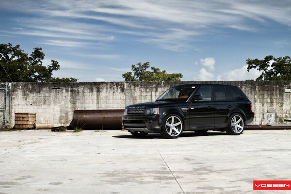 The SUV is an interesting photo. range rover beautiful photo