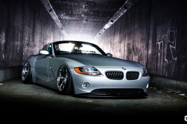 Bmw Z4 w tonelu srebrny