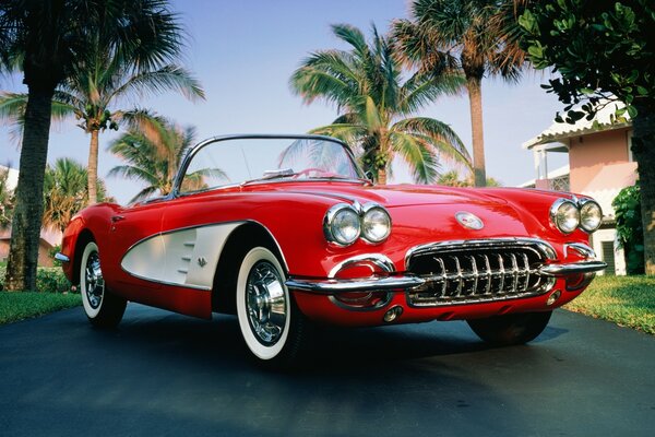 Красный, классический автомобиль 1960 г chevrolet corvette