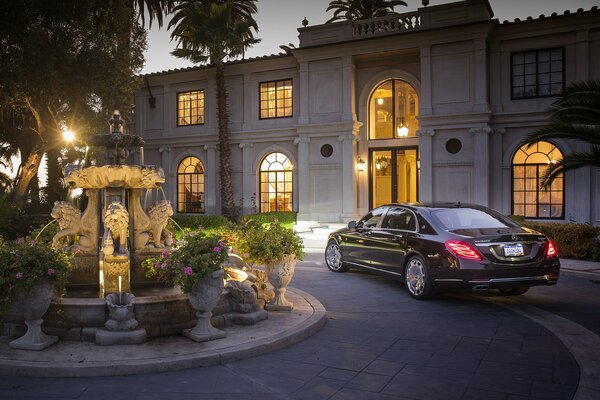 Mercedes Maybach 2016 de color oscuro