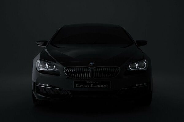 Voiture BMW sombre dans l obscurité