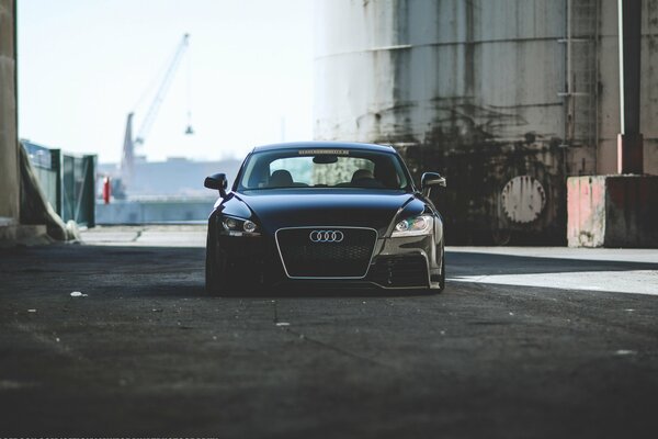 Negro Audi tt en Llantas Vossen