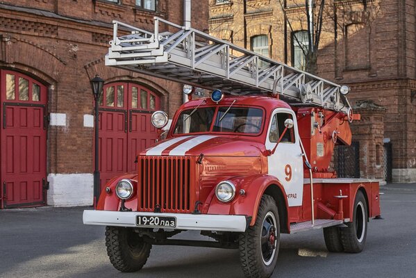 Grande, rosso, camion dei pompieri