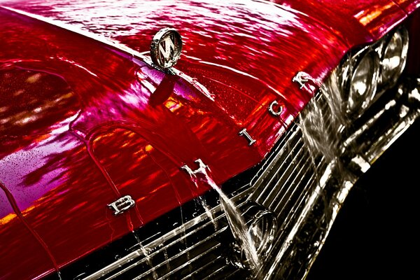 Красные Buick ретро 65 года