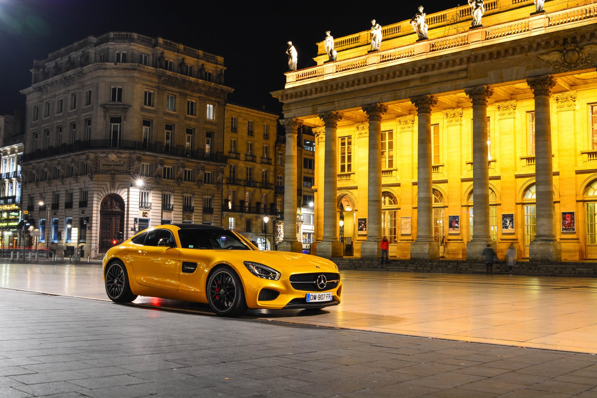 mercedes-benz amg gt s 2015 gelb supersportwagen vorne nacht sitz platz