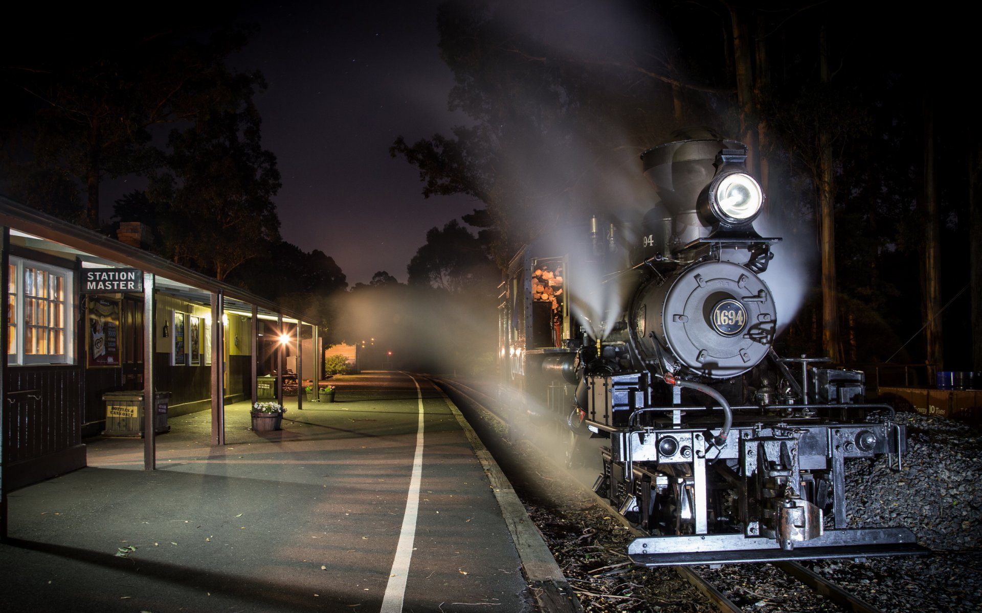 treno stazione notte