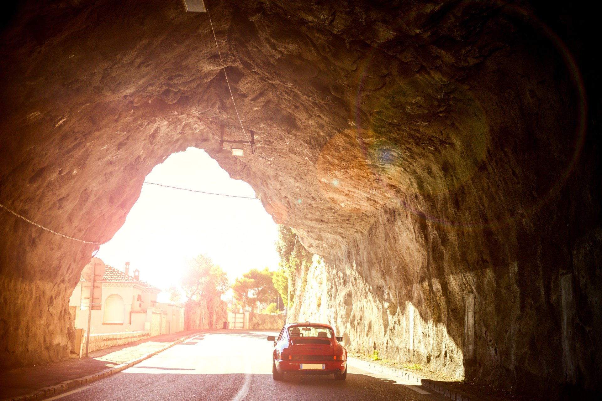 porsche 911 carrera auto tunnel tunnel roccia strada