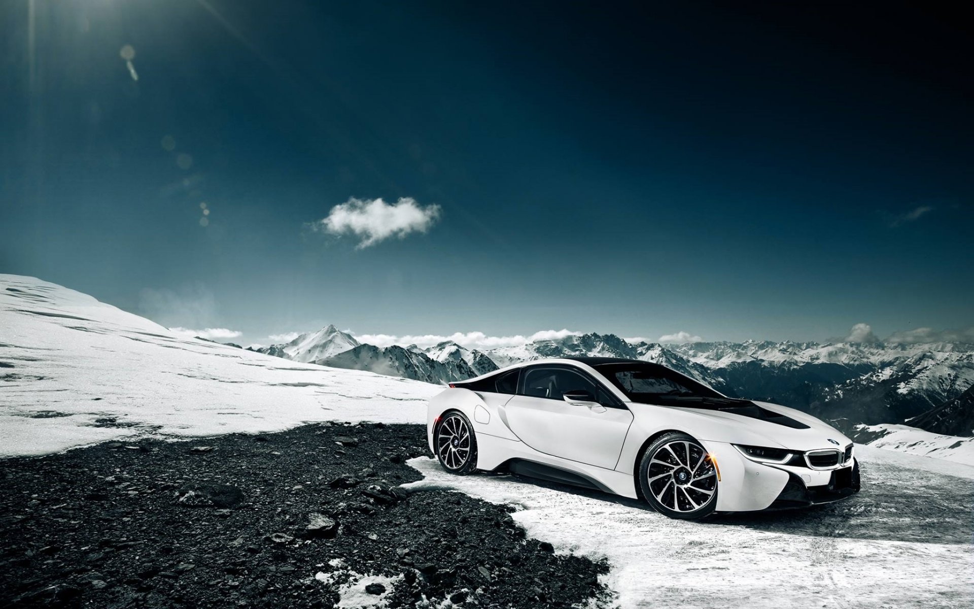 bmw i8 weiß berg schnee sonne himmel vorne