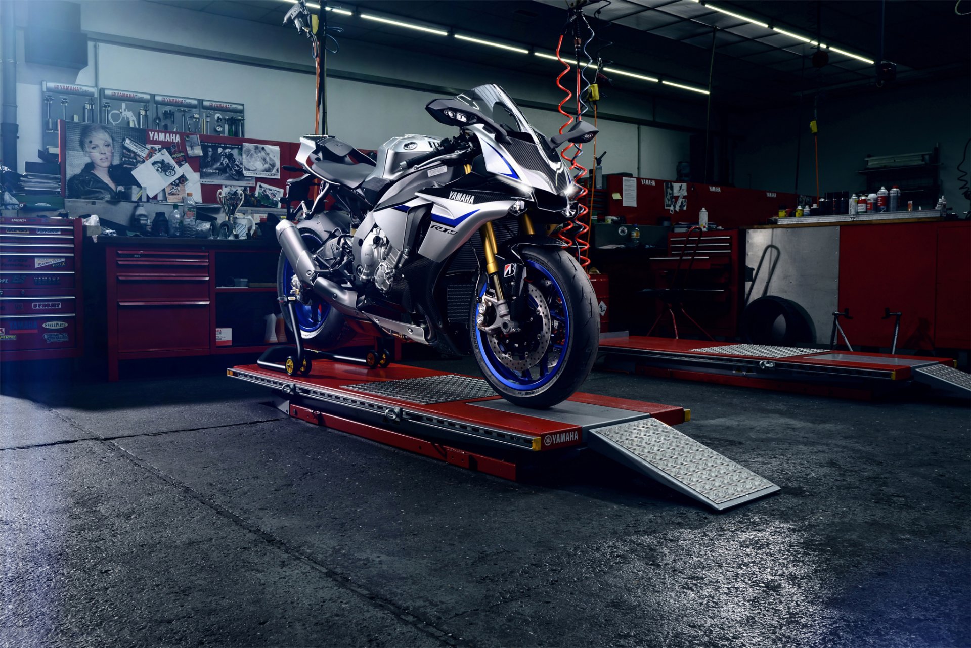 yamaha r1m carbonio colonia flash blu moto sport superbike