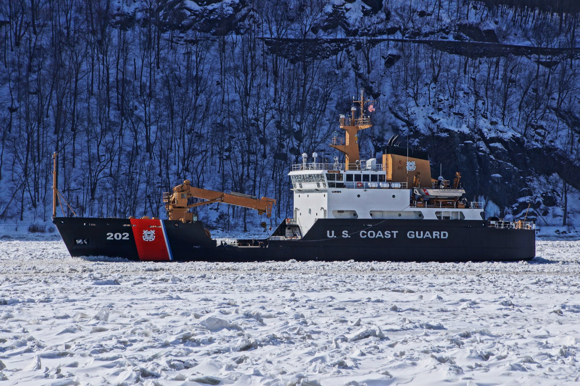 cgc willow wlb-202 coast guard buoy tender river hudson ice