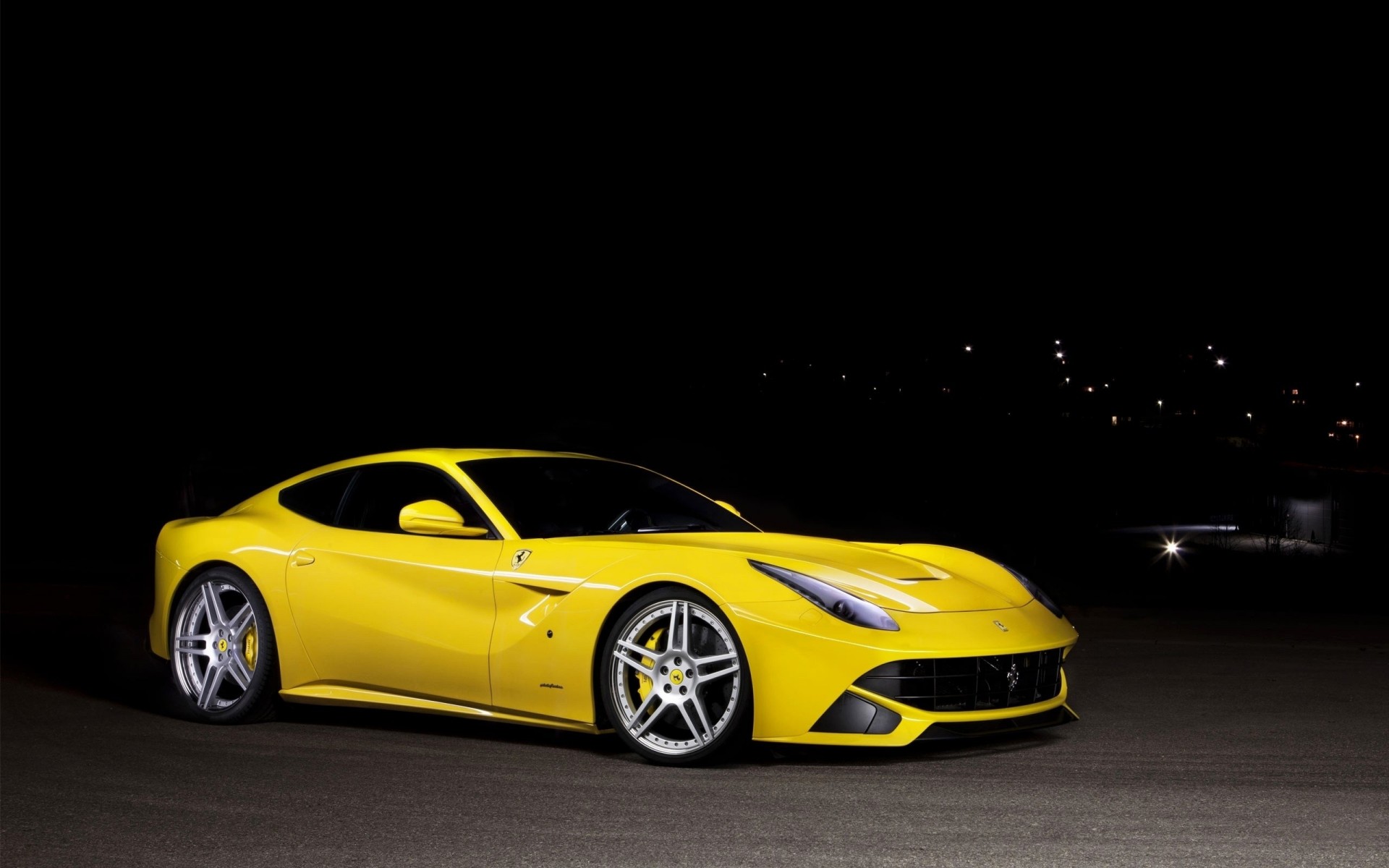 auto estilo ferrari amarillo