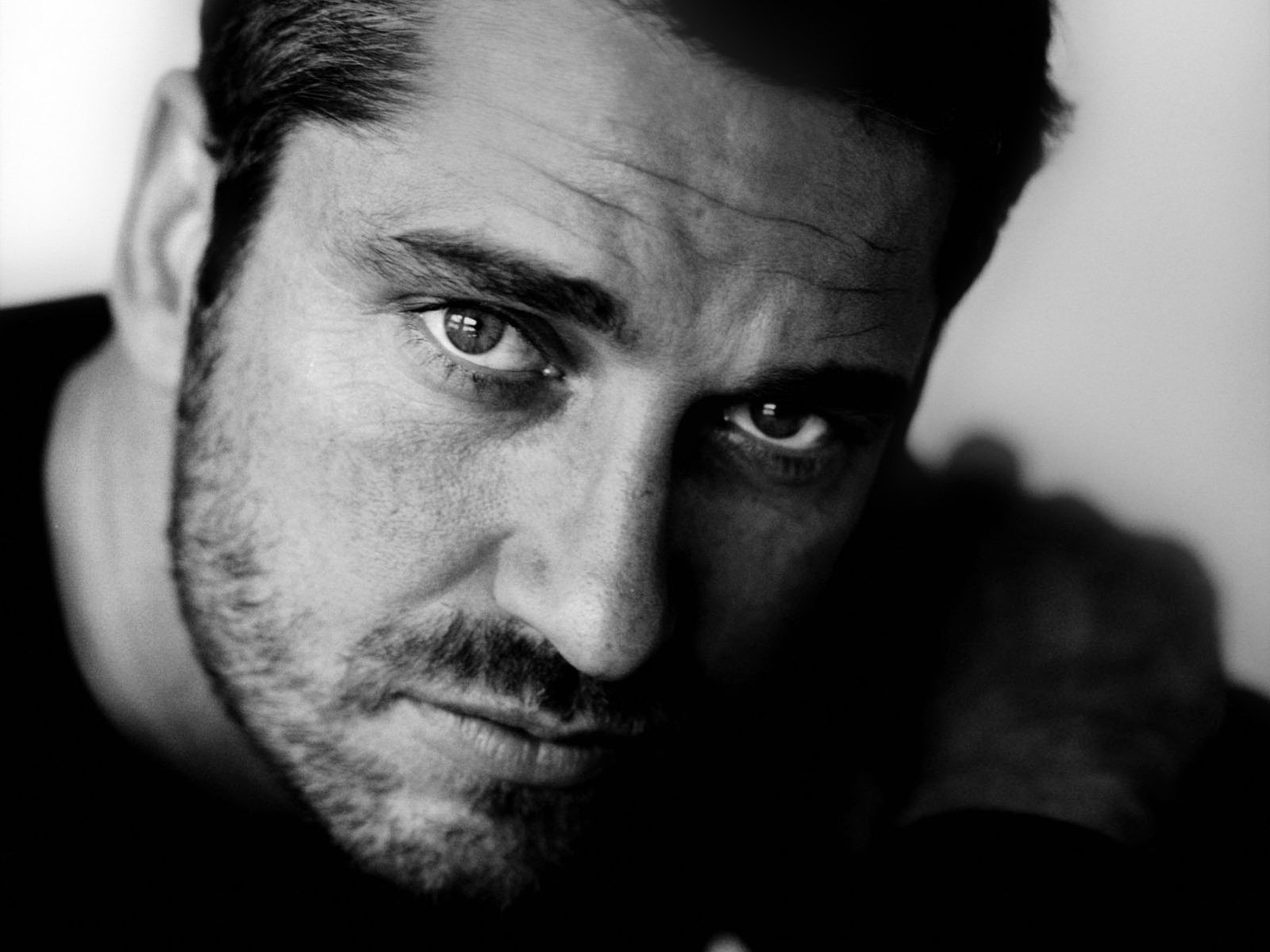 fotografia monocromatico attore occhi ritratto setole bianco e nero sguardo faccia gerard butler gerard butler attori cinematografici bianco e nero