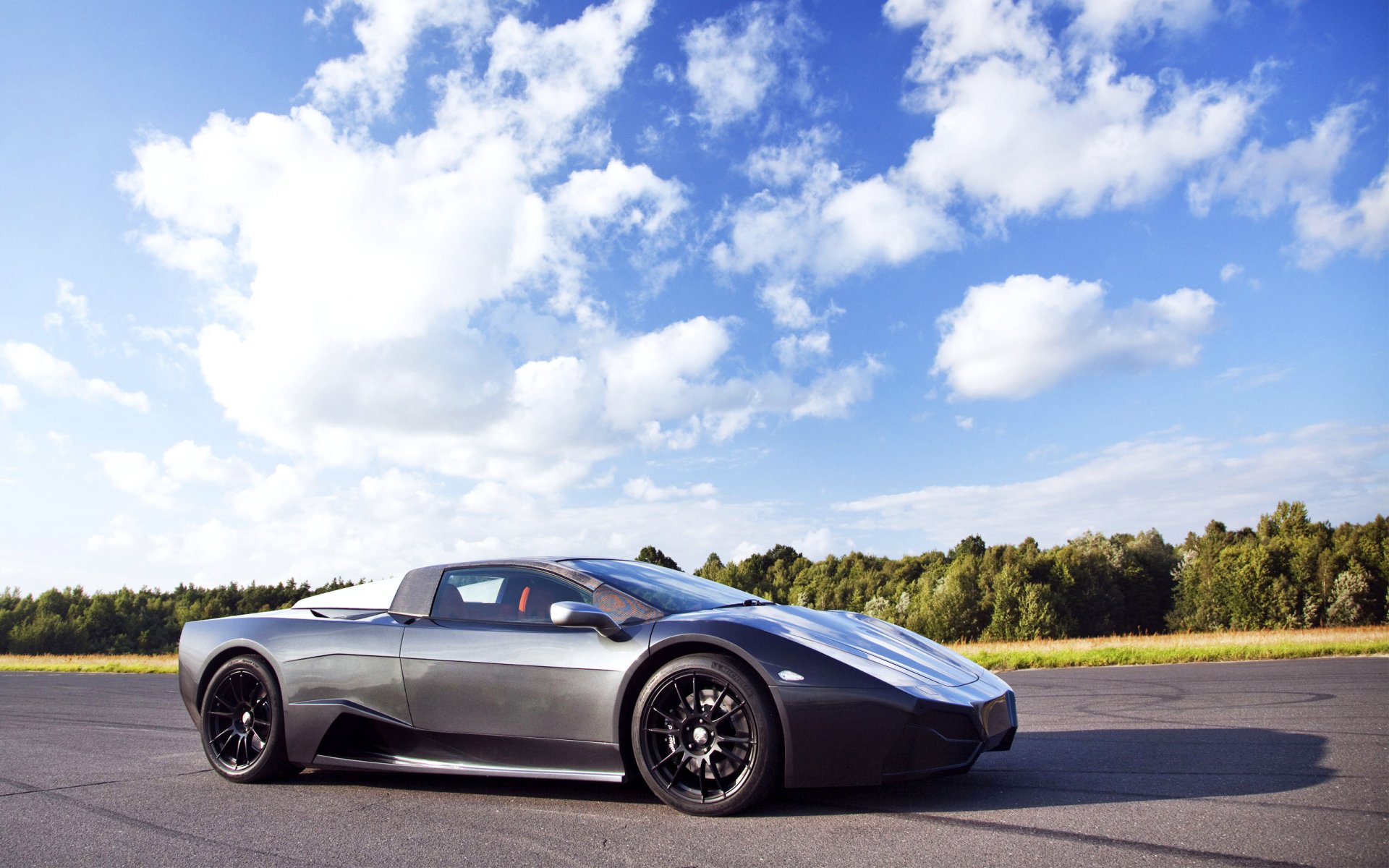 arrinera supersportwagen strecke bäume