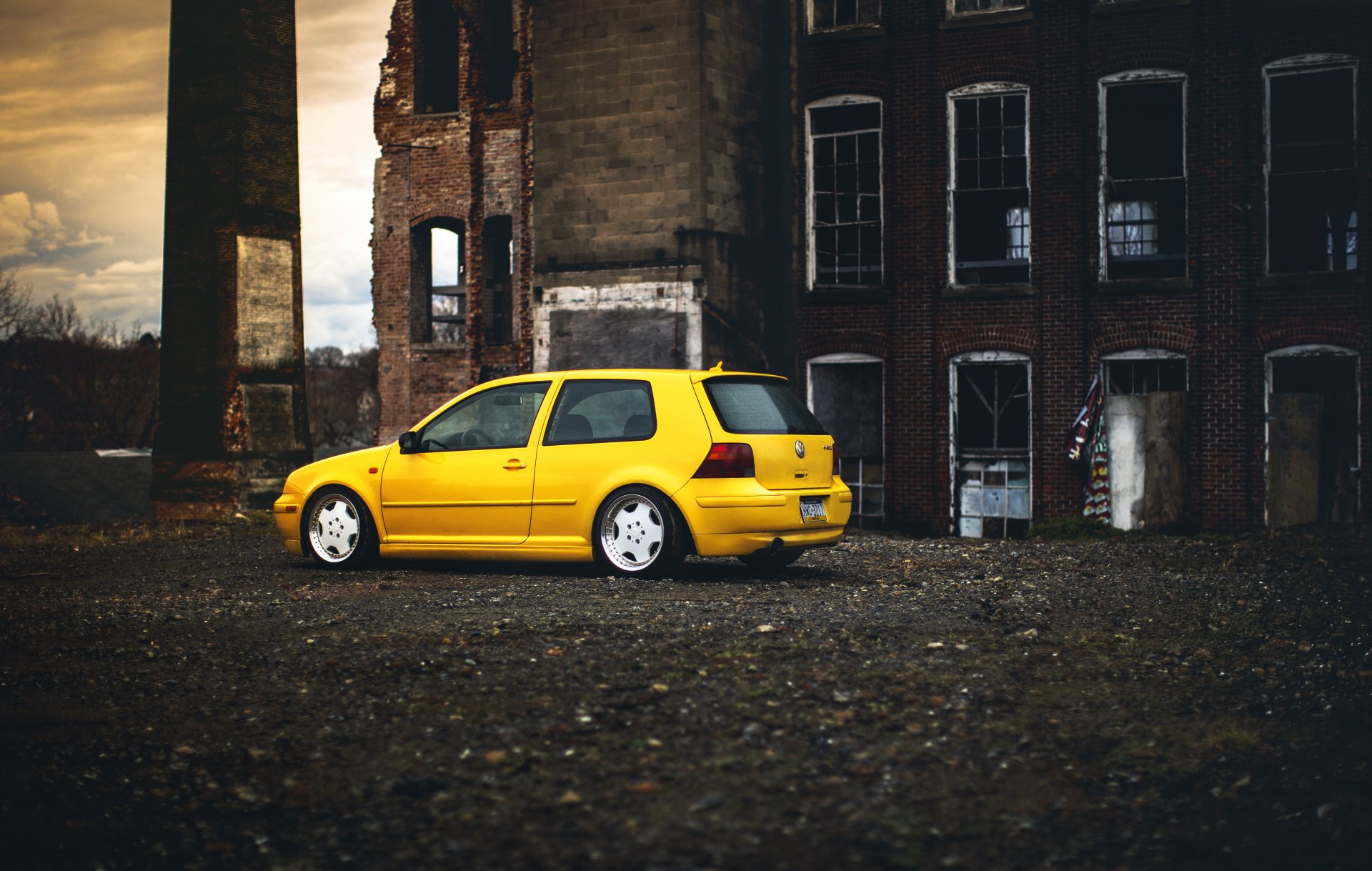 volkswagen golf mk4 volkswagen giallo