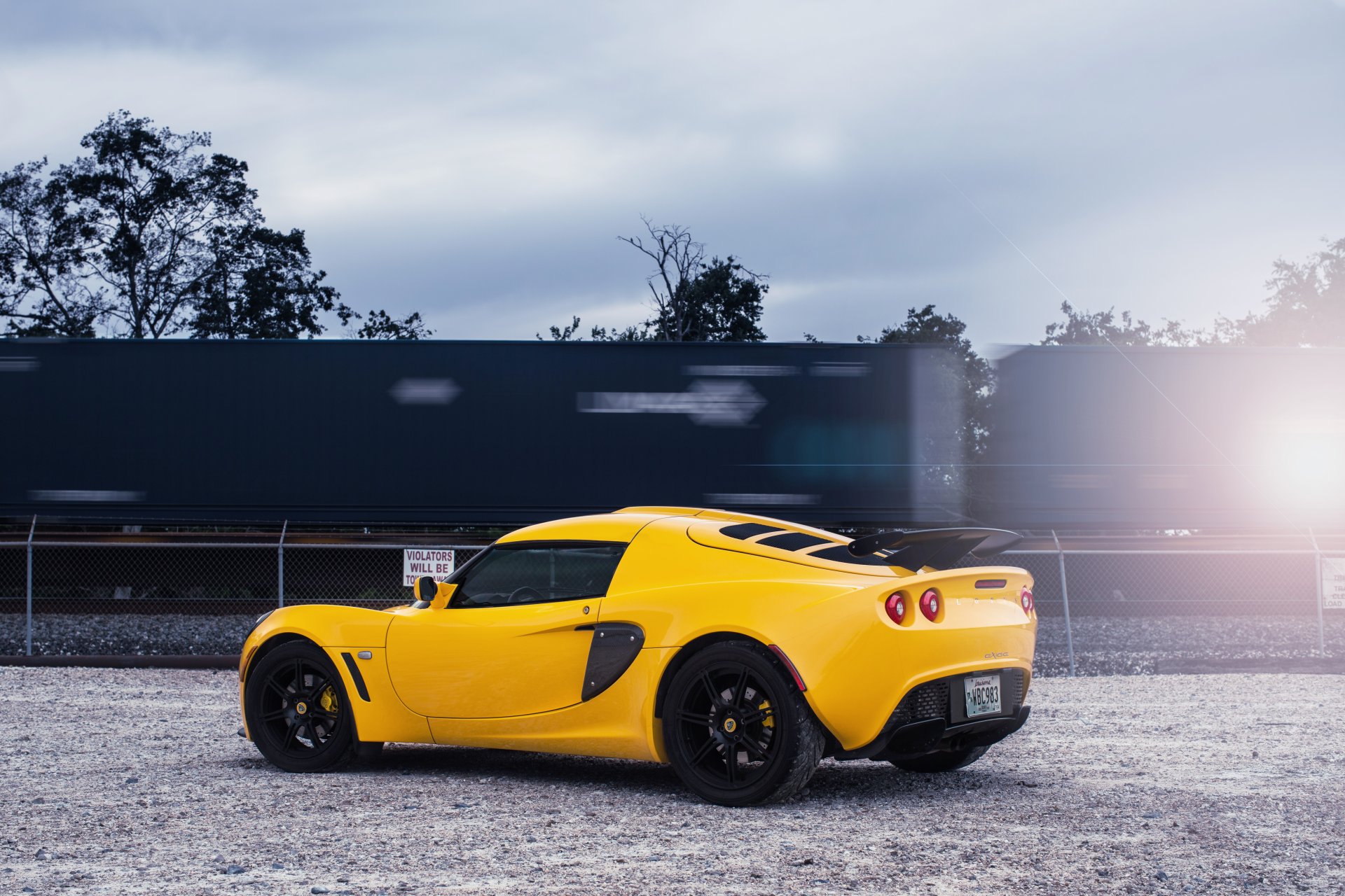 lotus exige amarillo lotus exage ferrocarril cielo nubes