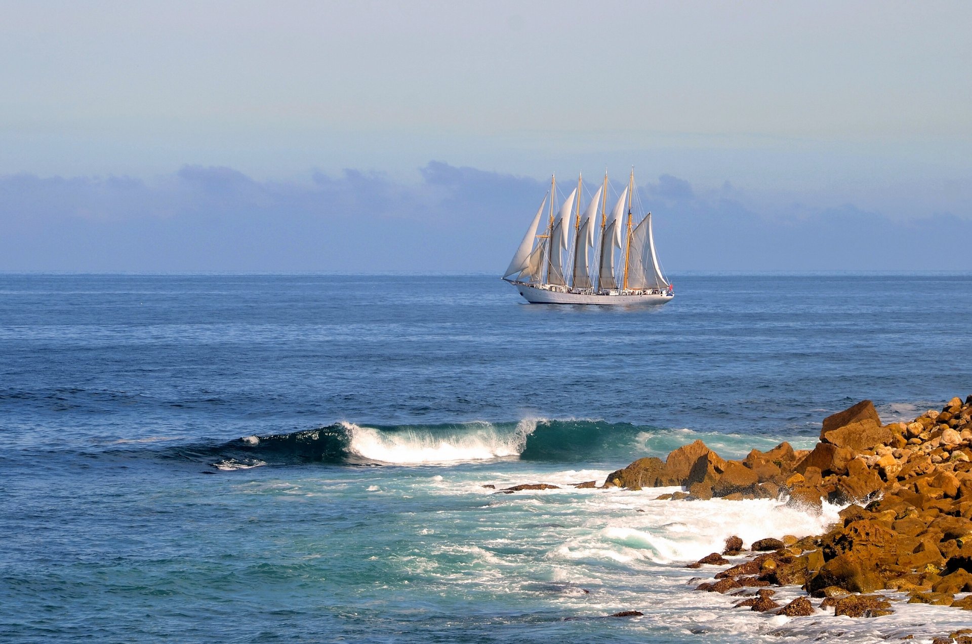 peniche portugalia ocean atlantycki uam creoula peniche żaglówka kamienie fala ocean