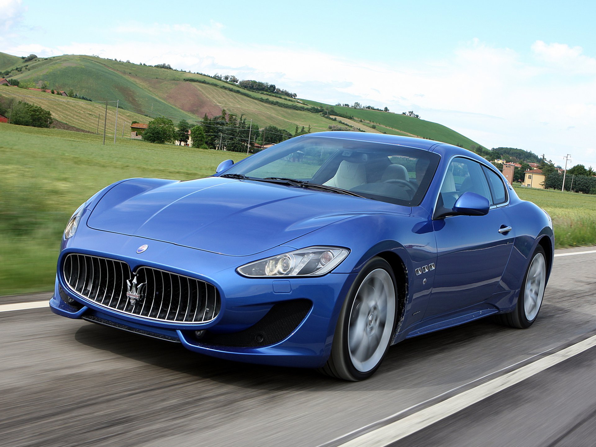 maserati granturismo sport auto strada velocità