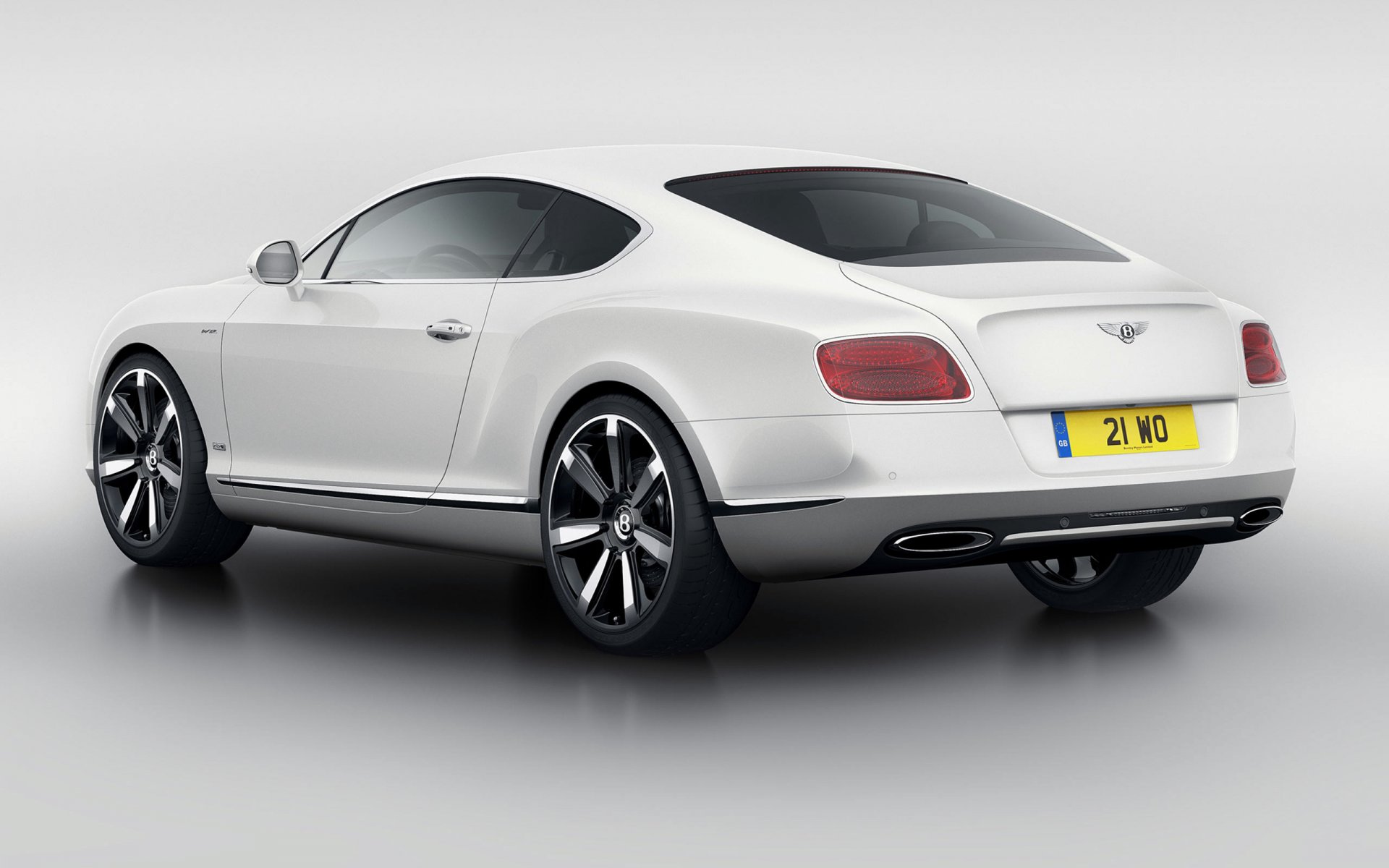 bentley continental gt le mans car machine coupe white