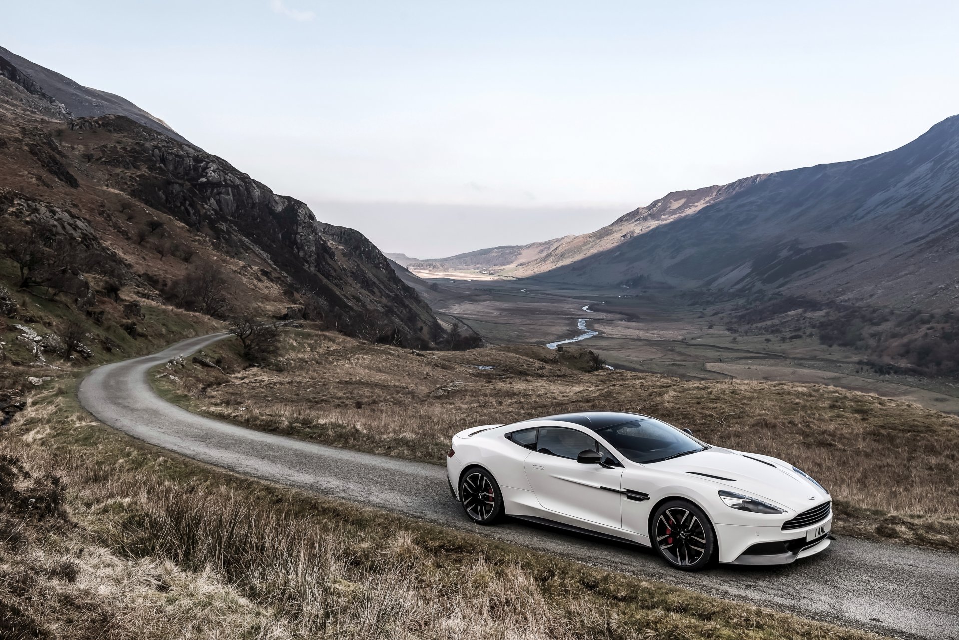 2014 aston martin vanquish carbon white UK-spec aston martin vanquish