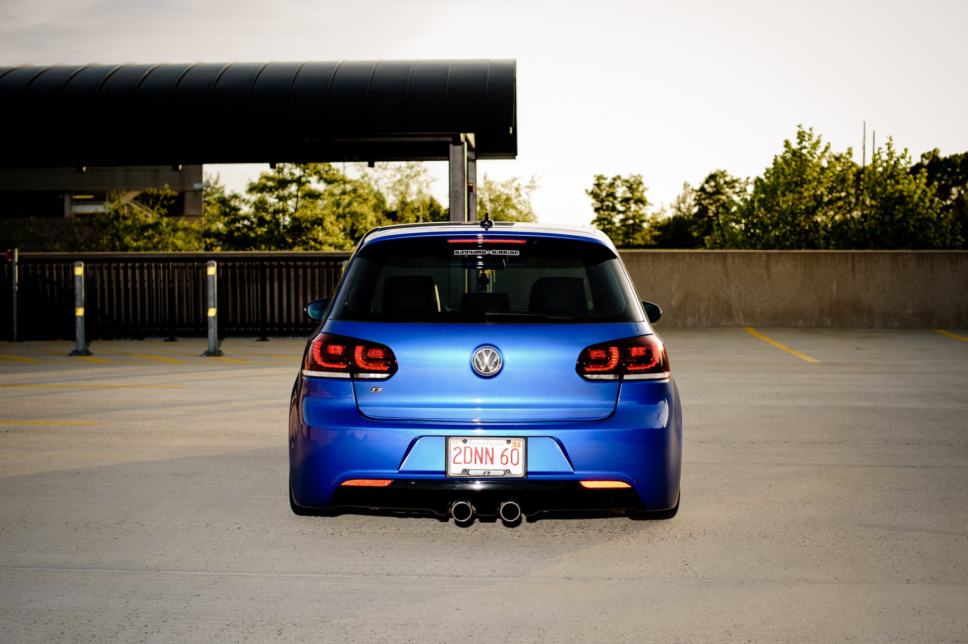 volkswagen golf g bajo azul tuning trasero