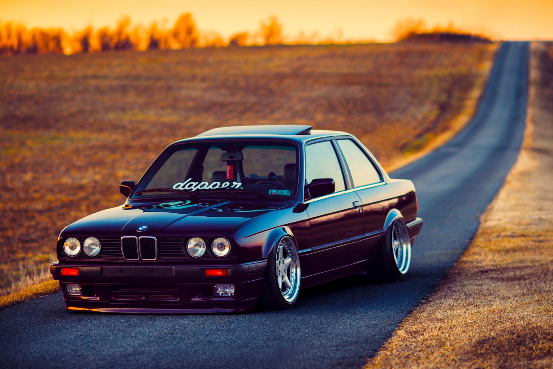 bmw e30 position étalé voiture noir avant lumière soleil largeur