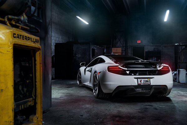 McLaren Tuning superdeportivo foto con zadi