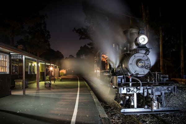 Le train de nuit part