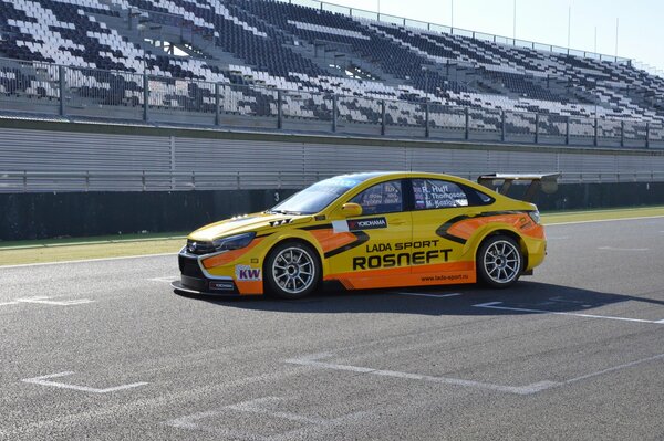 Lada vesta en las carreras deportivas 2015