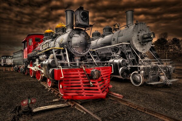 La locomotora llegó al lugar de la parada de la estación