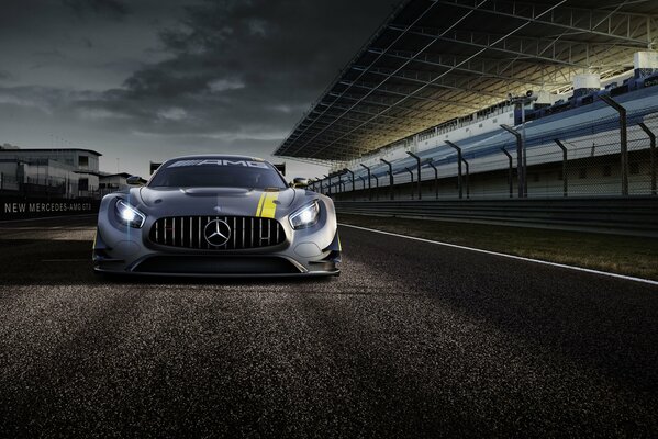 Aggressiv vor dem 2015 Mercedes amg gt3